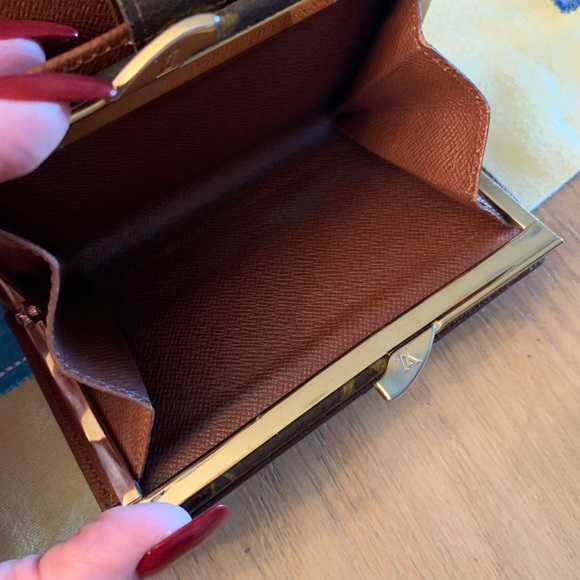Louis Vuitton Monogram Kisslock Wallet - Picture 7 of 8